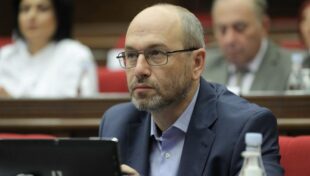 Երեք հոգի մանդատը վայր դրեցին, որ աջակցեն Լևոն Քոչարյանին. Գեղամ Նազարյանpx