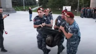 Եռաբլուրում ծնողներին բռնությամբ բերման ենթարկող ոստիկանների նկատմամբ քրեական հետապնդում չի հարուցվի՝ հանցակազմի բացակայության հիմքովpx