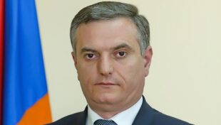 Հայկական «ժողովրդավարության» փուչիկն այլևս գրավիչ չէ․ Արտակ Զաքարյանpx