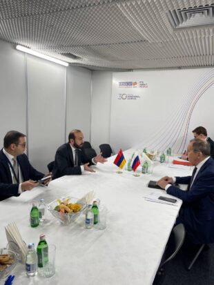 ՀՀ և ՌԴ արտգործնախարարները հանդիպել ենpx