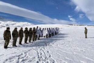 Ադրբեջանի պաշտպանության փոխնախարարն այցելել է ՀՀ-ի հետ սահմանին մոտ գտնվող զորամասերpx