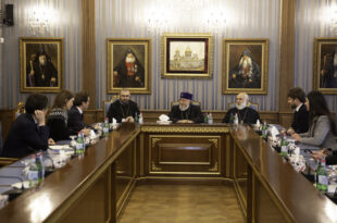 Ամենայն Հայոց Կաթողիկոսը Եվրախորհրդարանի պատգամավորի հետ քննարկել է Ադրբեջանում պահվող հայերի վերադարձի հարցըpx