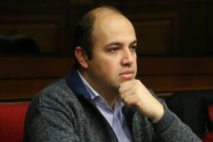 Արցախում բնակվող 2 հայ լուսանկարվել են «Պապիկ-Տատիկ»-ի մոտ․ պարզ է, որ դա արել են ադրբեջանցիները, ինչու՞ եք թշնամու քարոզչությունը տեղադրում ձեր հարթակներում․ Հրանտ Մելիք-Շահնազարյանpx