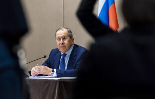 Արևմուտքի նպատակը Խորհրդային Միության նախկին հանրապետությունների միջև կապերը խզելն է․ Լավրովpx